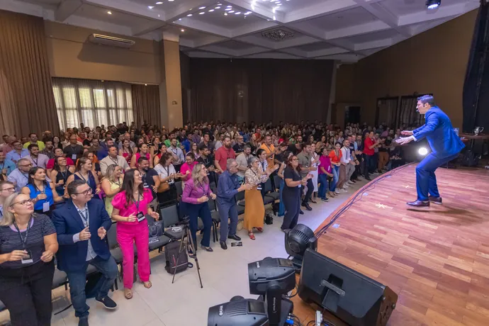 Roberto Tostes no palco